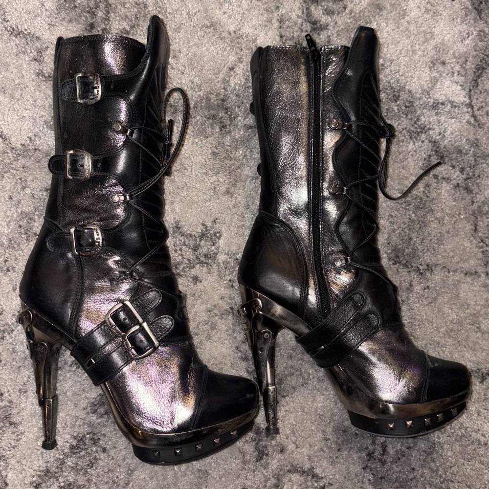 Stylish Black High-Heeled Boots